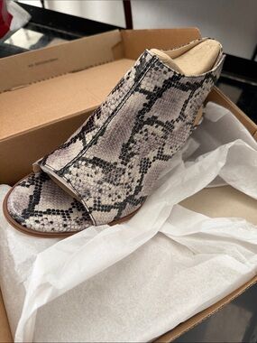 Clarks Snake-Print Open-Toe Mule in Black and Cream